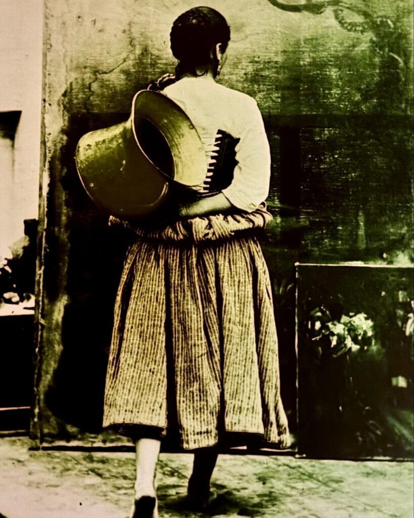 Pescassaroli traditional costume, portrait by Paolo Michetti