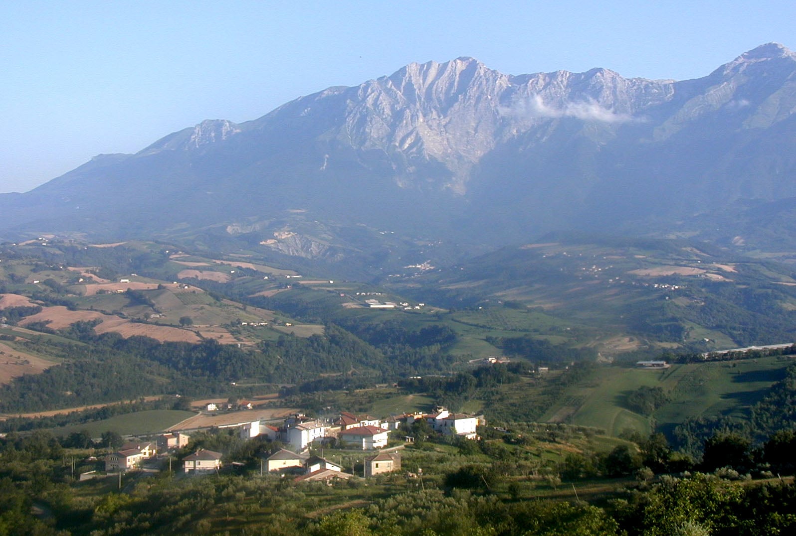 Little House of the Firefly - Teramo Long-term Rental Near Gran Sasso National Park