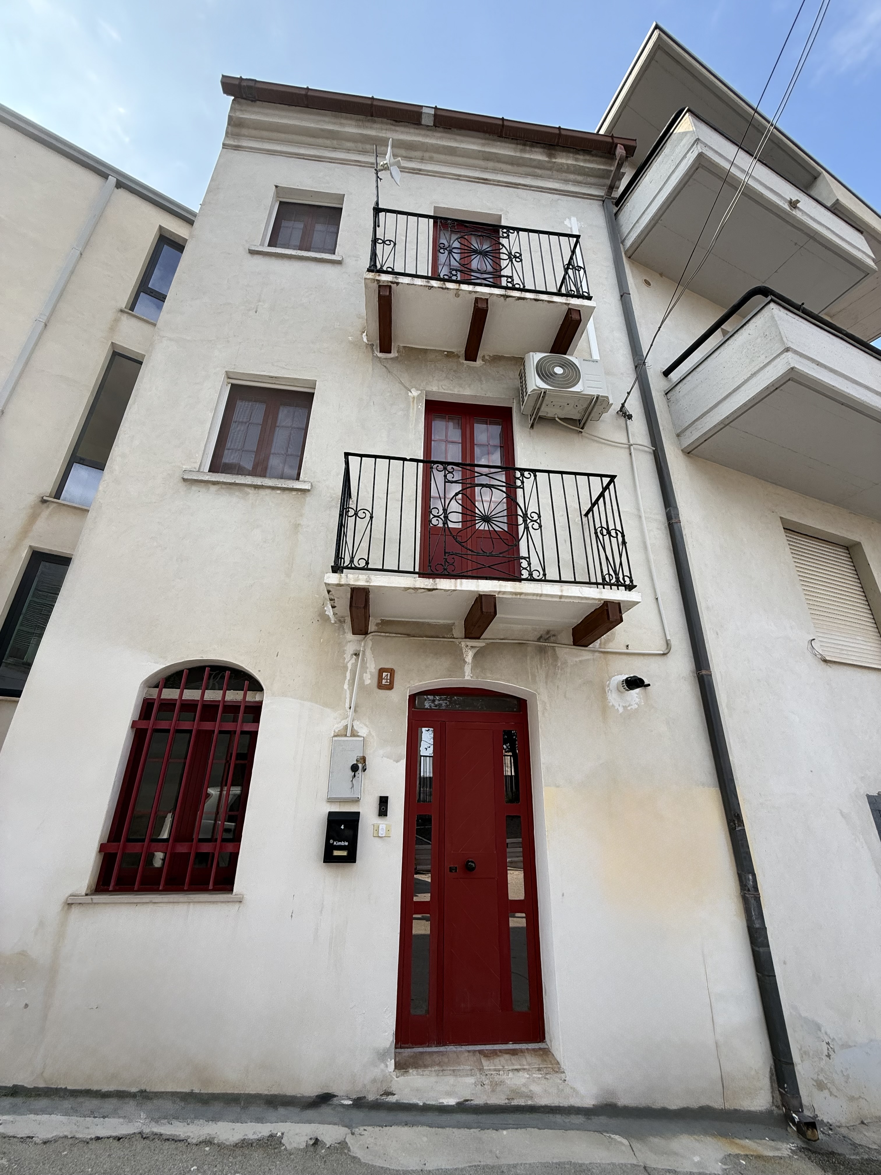 Casa Porta Rossa - Airy Ortona Rental Amongst Olives & Vineyards