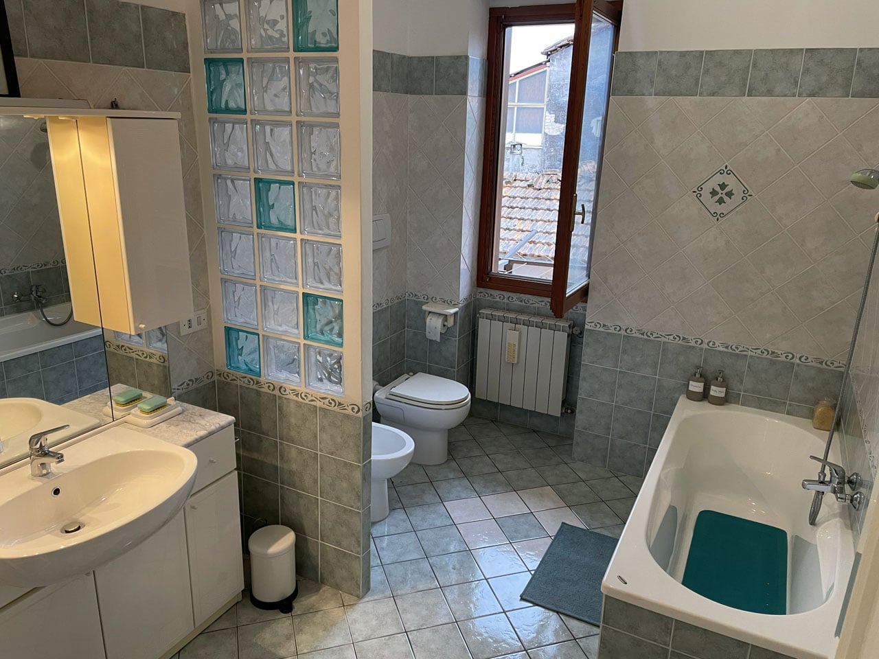 Bisenti Apartments - Short Term Terrace Apartment Rental
