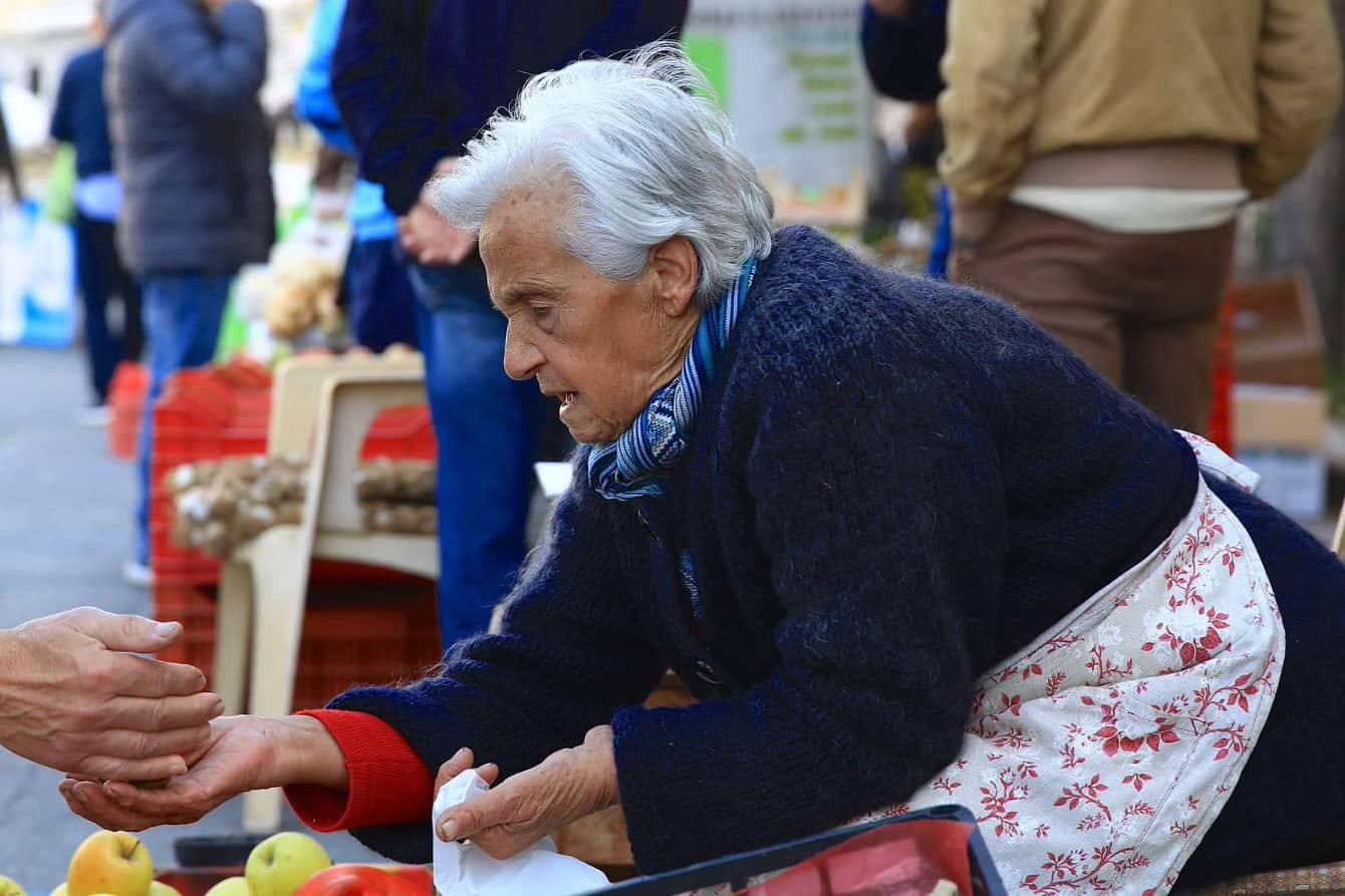 Market scene in L'Aquila province