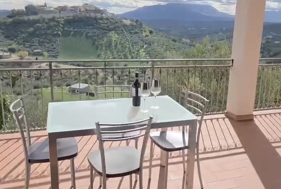 Daisy's Rest - Villa for Sale, Collecorvino, Pescara | Turnkey Home, Pool, Olive Grove