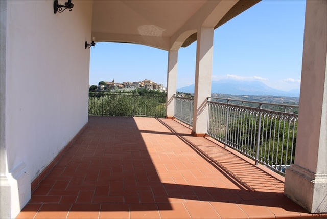 Daisy's Rest - Villa for Sale, Collecorvino, Pescara | Turnkey Home, Pool, Olive Grove