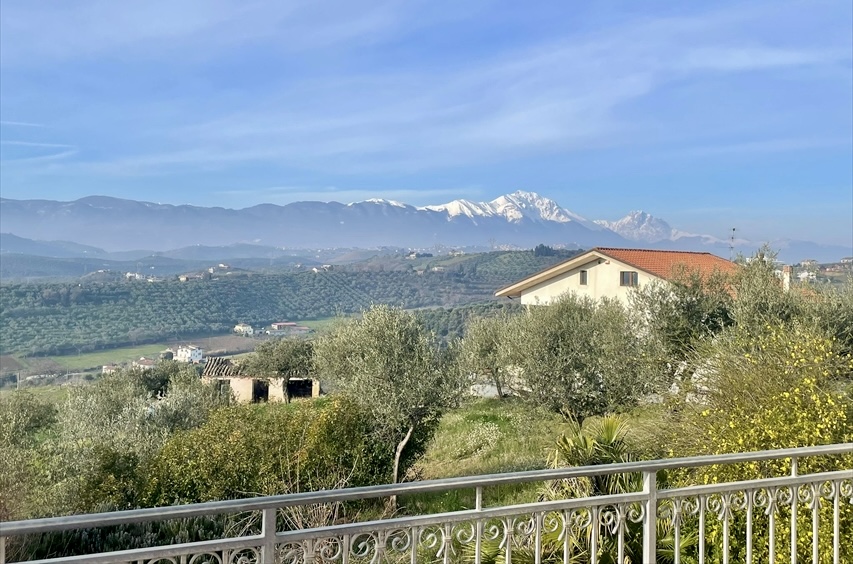 Daisy's Rest - Villa for Sale, Collecorvino, Pescara | Turnkey Home, Pool, Olive Grove